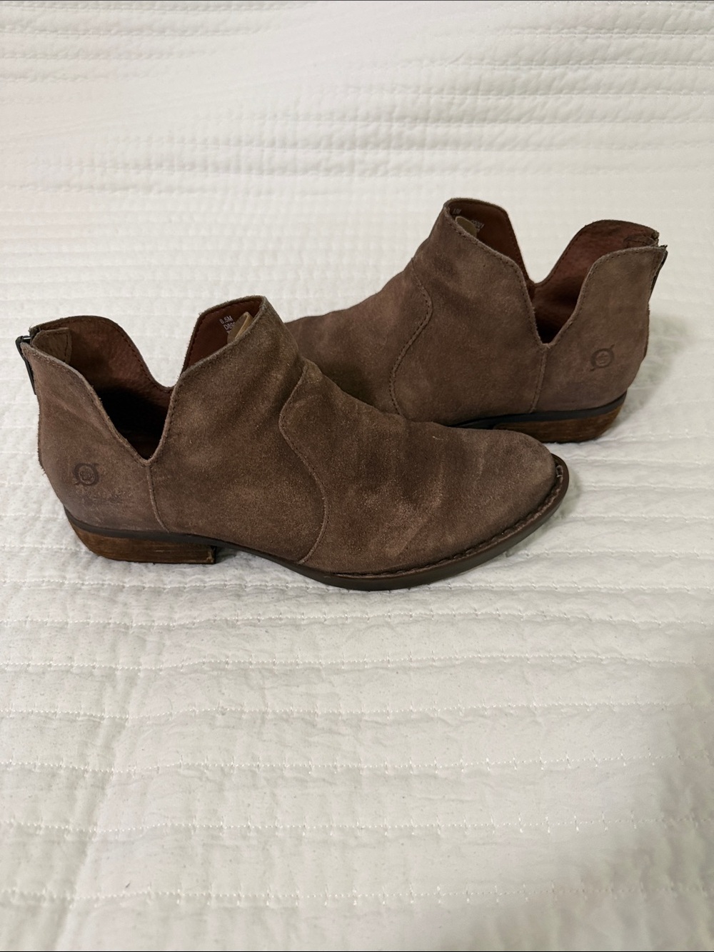 Women’s Born brand Taupe Suede Chukka Boots